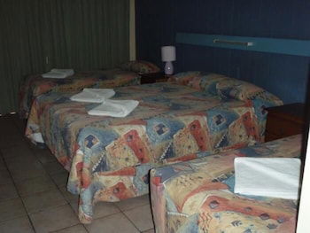 Gladstone Village Motel - Queensland Tourism 3