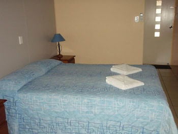 Gladstone Village Motel - Queensland Tourism 1