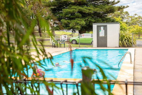 Blue Lake Holiday Park - Queensland Tourism 3
