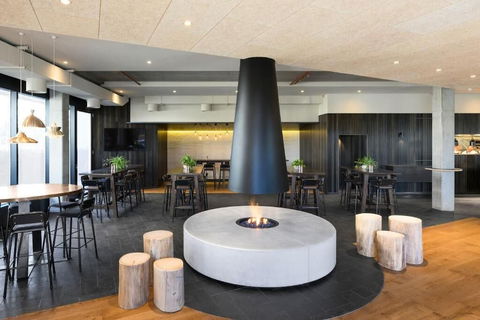 Little National Hotel Canberra - Queensland Tourism 1
