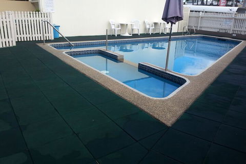 Golden Fountain Motel - Queensland Tourism 5