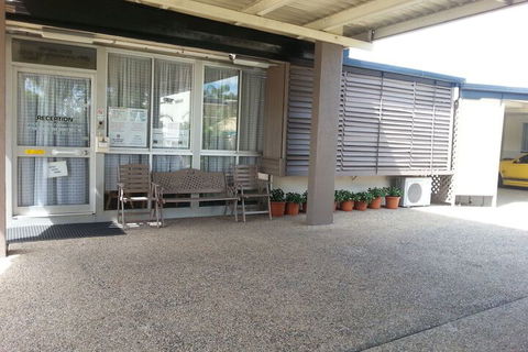 Golden Fountain Motel - Queensland Tourism 3