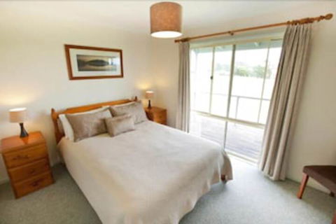 Mystery Bay Cottages - QLD Tourism 6