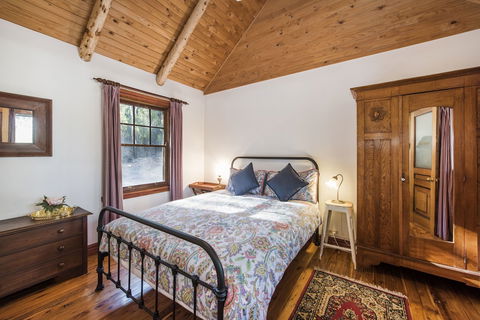 Ilkley Cottages - Queensland Tourism 1