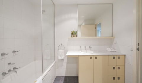 The Waterfront Apartments, Geelong - Queensland Tourism 5