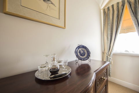The Racecourse Inn - QLD Tourism 5