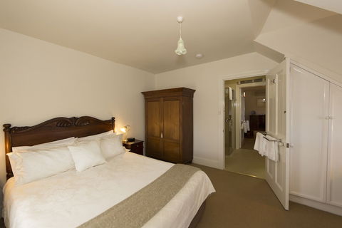 The Racecourse Inn - QLD Tourism 4