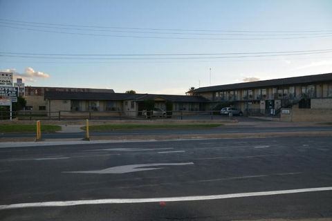 Adrian Motel - Queensland Tourism 2