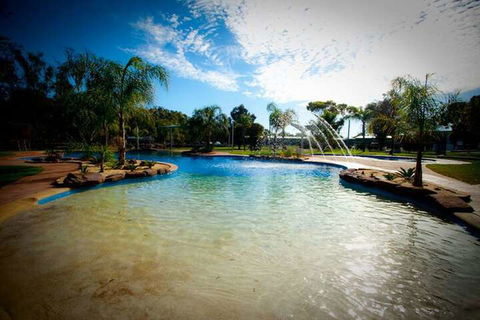 Tasman Holiday Parks - Merool On The Murray - QLD Tourism 2