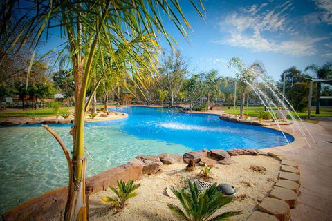 Tasman Holiday Parks - Merool On The Murray - QLD Tourism 1