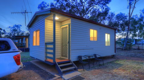 Cobar Caravan Park - Queensland Tourism 2