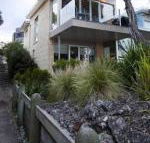 Battery Cove Beach Front Apartment - Queensland Tourism