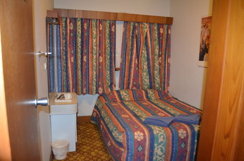 Monarch Motel Hotel - QLD Tourism 3