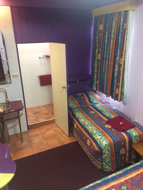 Monarch Motel Hotel - QLD Tourism 5