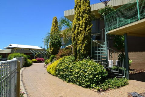 Emmanuel Holiday Apartments - QLD Tourism 1
