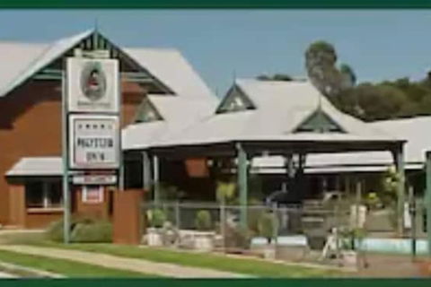 Young Federation Motor Inn - Queensland Tourism 5