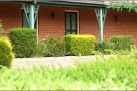 Young Federation Motor Inn - Queensland Tourism 7