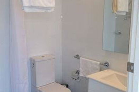 Queenscliff Hotel - Queensland Tourism 6