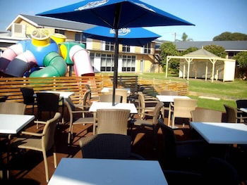 Christies Beach Hotel - Queensland Tourism 3