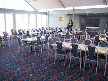 Christies Beach Hotel - Queensland Tourism 5