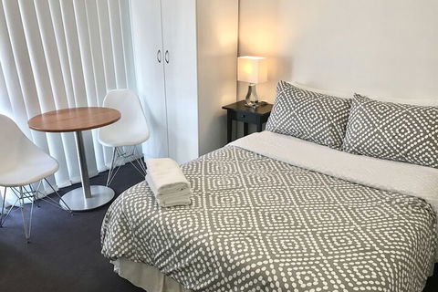 Cityview Studio Accommodation - QLD Tourism 5
