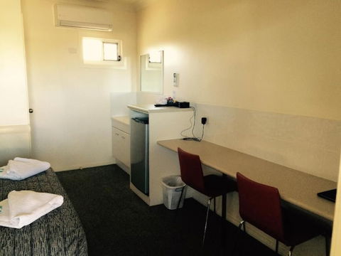 Park Avenue Hotel Motel - Queensland Tourism 4