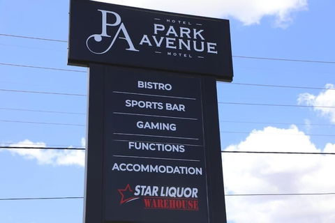 Park Avenue Hotel Motel - Queensland Tourism 1