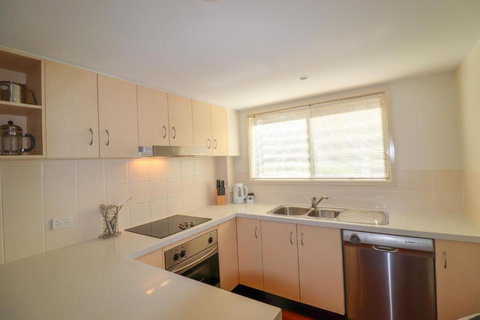 Dollarbird Treetops Townhouse - QLD Tourism 4