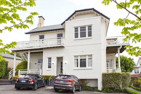 Highbury Apartments - Queensland Tourism 0