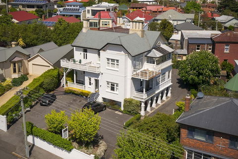 Highbury Apartments - Queensland Tourism 3