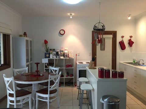 Clarevale Cottage B&B - QLD Tourism 4