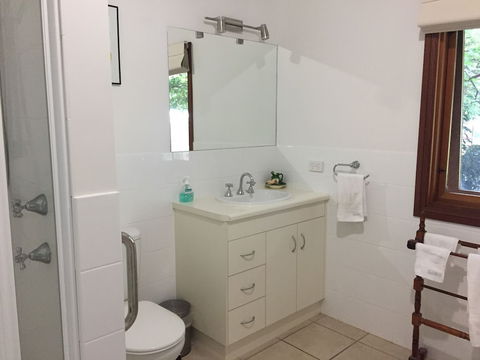 Clarevale Cottage B&B - QLD Tourism 3