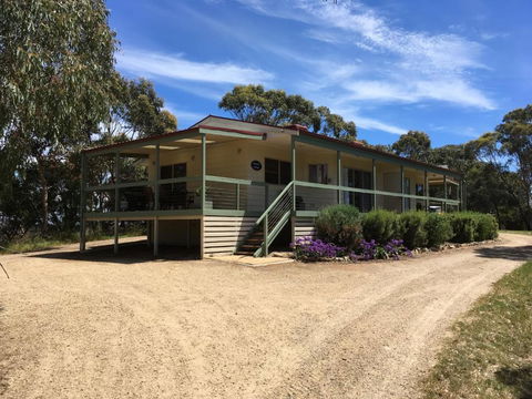Cabernet Cottage - QLD Tourism 5