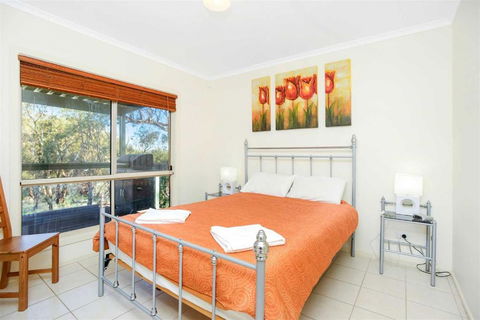 Cabernet Cottage - QLD Tourism 4