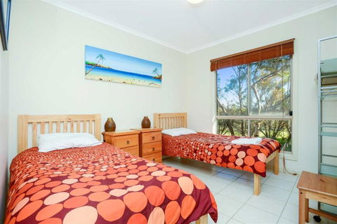Cabernet Cottage - QLD Tourism 1