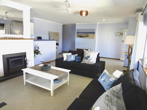 Salty Air Apartments Kingscote Kangaroo Island - Queensland Tourism 1