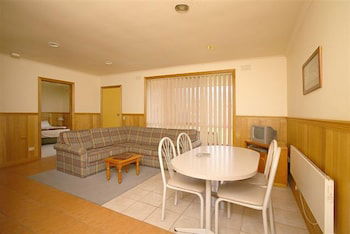 Apollo Bay Backpackers Lodge - QLD Tourism 3