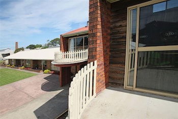 Apollo Bay Backpackers Lodge - QLD Tourism 0