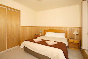 Apollo Bay Backpackers Lodge - QLD Tourism 6