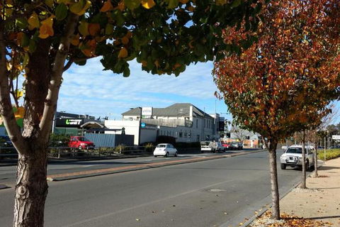 Hobart Villa - Queensland Tourism 1