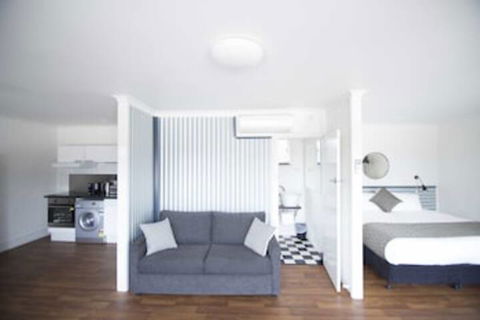 Siesta Central Apartments - QLD Tourism 0