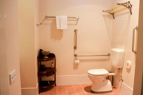 Plumes On The Green Boutique Bed & Breakfast - QLD Tourism 6