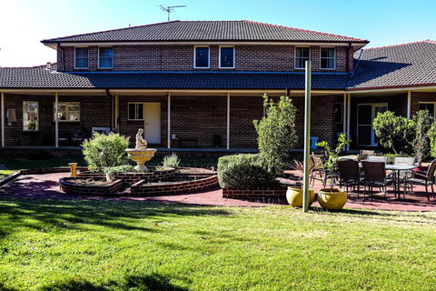 Plumes On The Green Boutique Bed & Breakfast - QLD Tourism 1