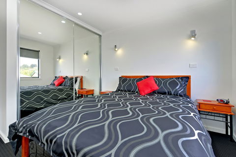 Burnie By The Bay Apartments - Queensland Tourism 6