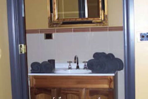 Church House B & B Gundagai - QLD Tourism 5