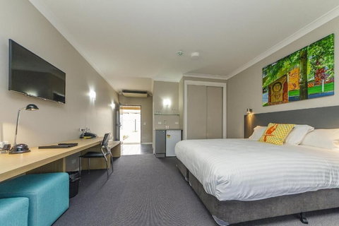 Cowra Services Club Motel - QLD Tourism 4