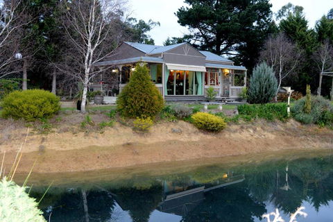 Still Waters - Queensland Tourism 6