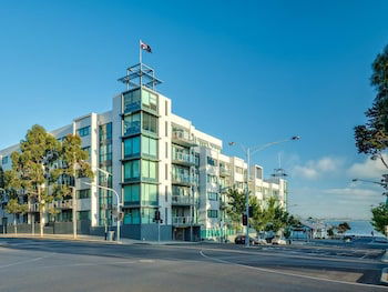 Waterfront By Gold Star Stays - Queensland Tourism 0