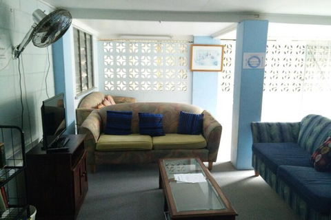 Cairns Girls Hostel - QLD Tourism 3