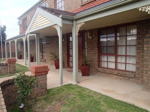 City Colonial Motor Inn - QLD Tourism 1